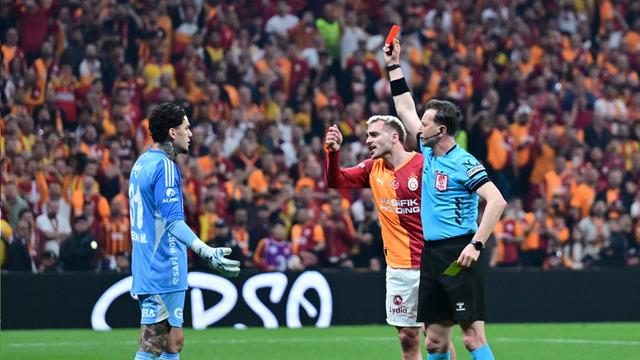 Ederson kırmızı kart özür
