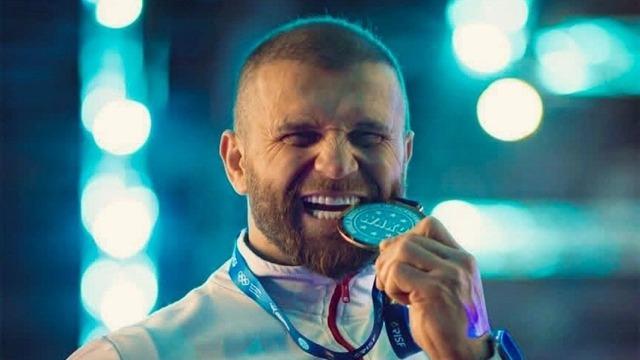 Kadir Yıldırım Ringe Çıkmadan Türkiye Kick Boks Şampiyonu Oldu